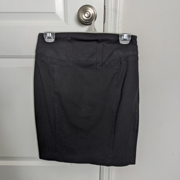 Express blazer and skirt suit - Picture 2 of 3